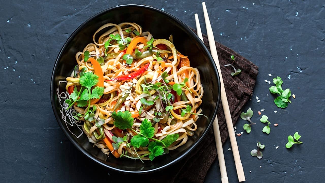 Soya Soslu Sebzeli Noodle Tarifi